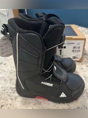 NWT K2 Vandal Rental BOA Snowboard Boots (Youth Size 1)
